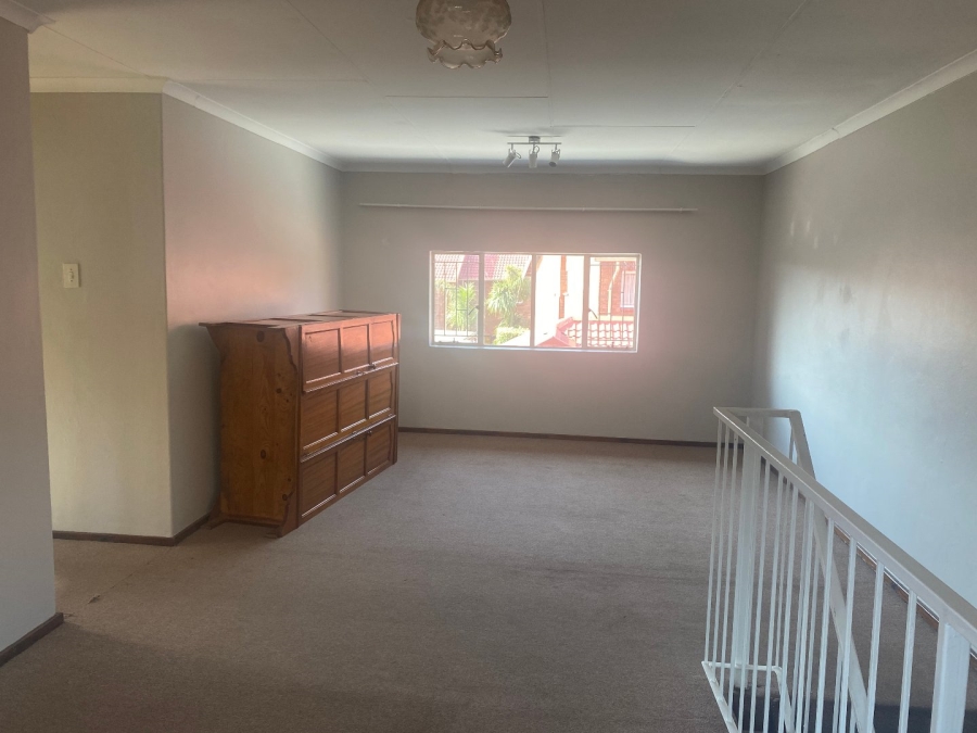 3 Bedroom Property for Sale in Garsfontein Gauteng