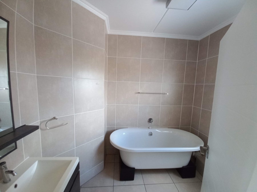 To Let  Bedroom Property for Rent in Greenstone Hill Gauteng