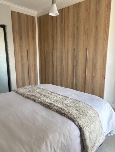 1 Bedroom Property for Sale in Waterfall Gauteng