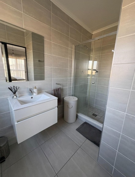 1 Bedroom Property for Sale in Waterfall Gauteng