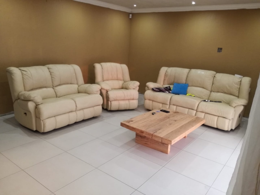 6 Bedroom Property for Sale in Birch Acres Gauteng