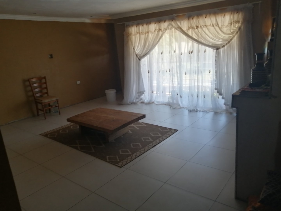 6 Bedroom Property for Sale in Birch Acres Gauteng