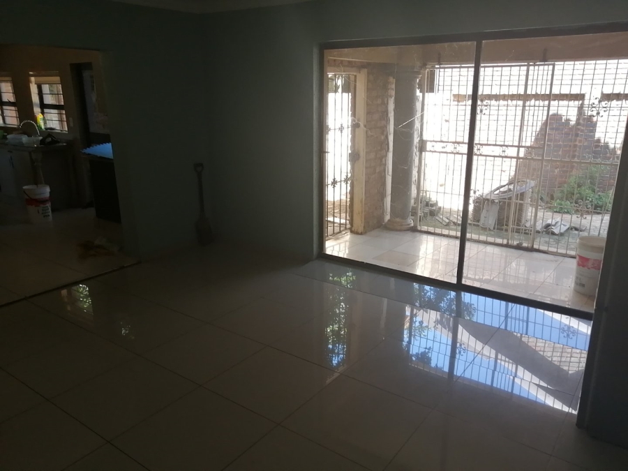 6 Bedroom Property for Sale in Birch Acres Gauteng