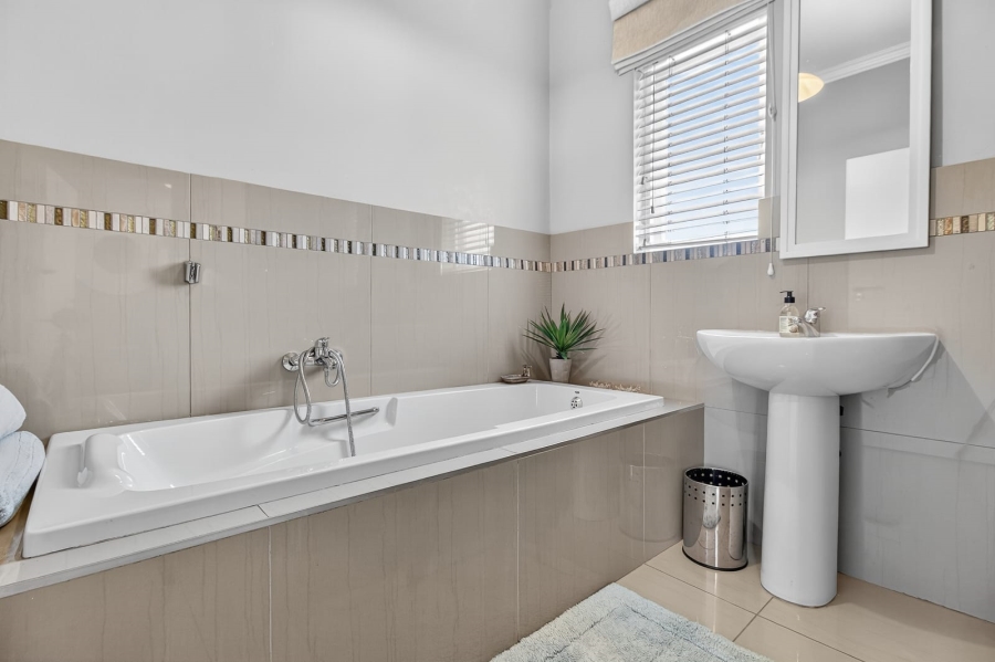 To Let 2 Bedroom Property for Rent in Kyalami Ah Ext 1 Gauteng