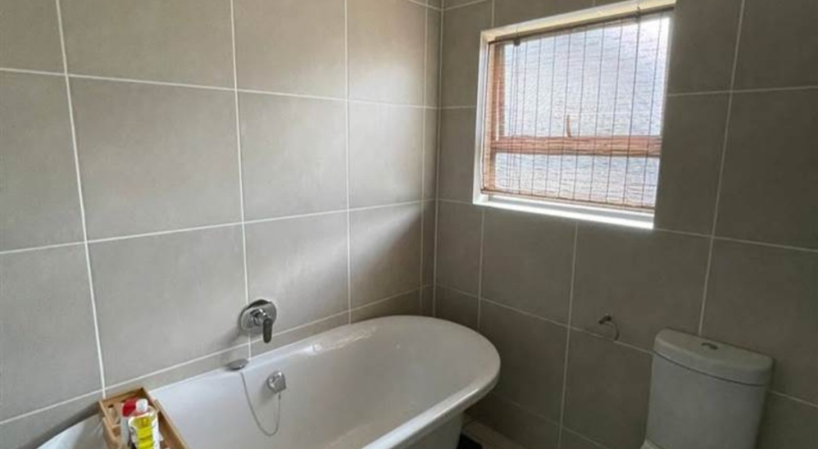 To Let 2 Bedroom Property for Rent in Modderfontein Gauteng