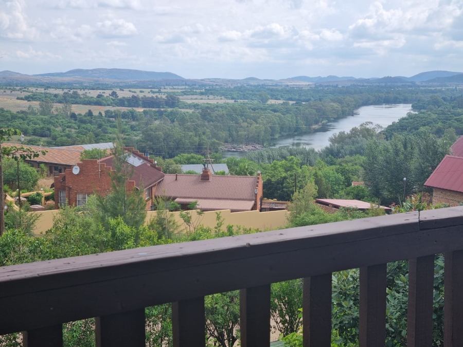 3 Bedroom Property for Sale in Vaaloewer Gauteng