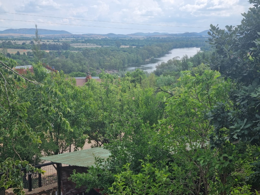 3 Bedroom Property for Sale in Vaaloewer Gauteng