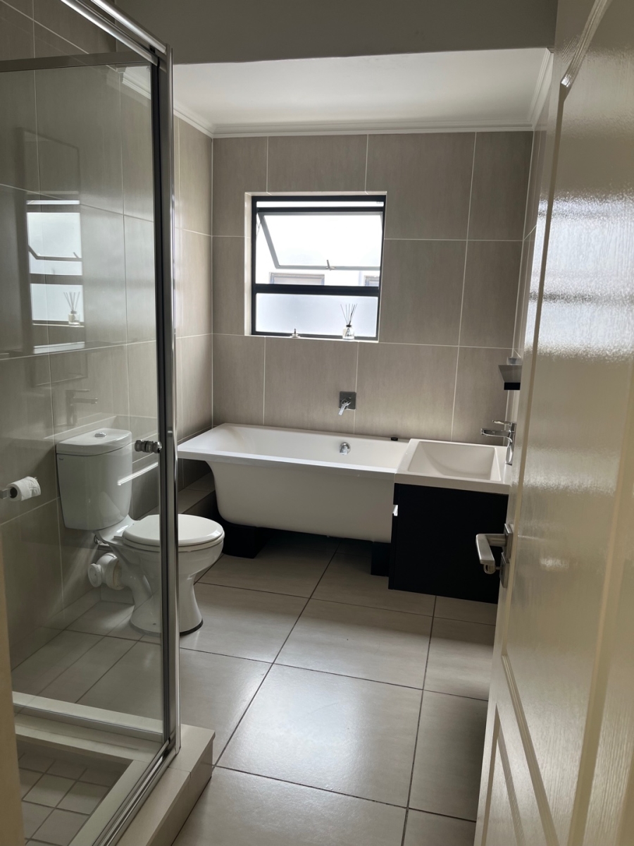 To Let 2 Bedroom Property for Rent in Greenstone Hill Gauteng