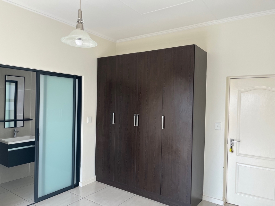 To Let 2 Bedroom Property for Rent in Greenstone Hill Gauteng