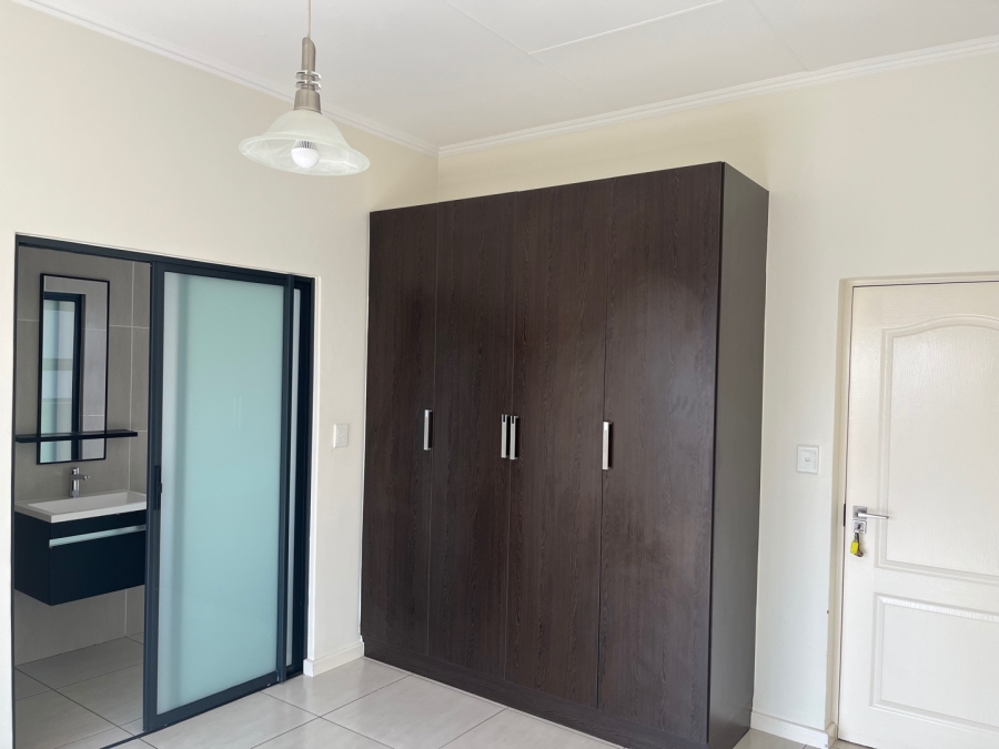 To Let 2 Bedroom Property for Rent in Greenstone Hill Gauteng
