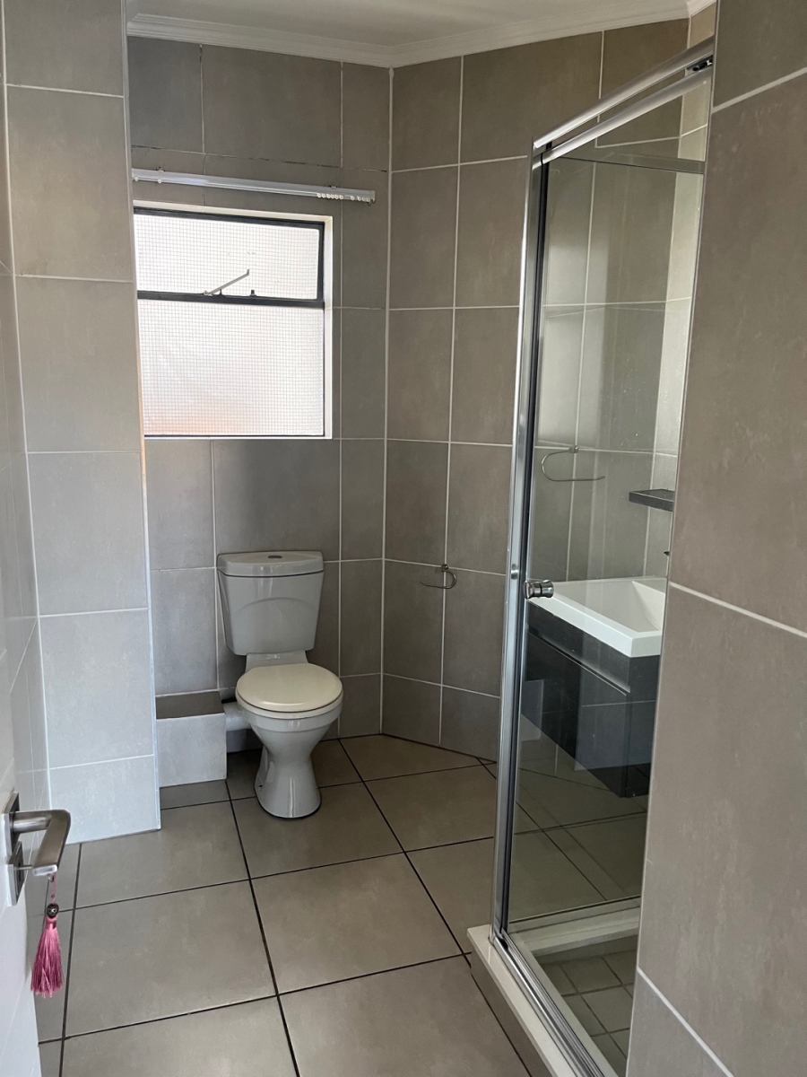 To Let 2 Bedroom Property for Rent in Olivedale Gauteng