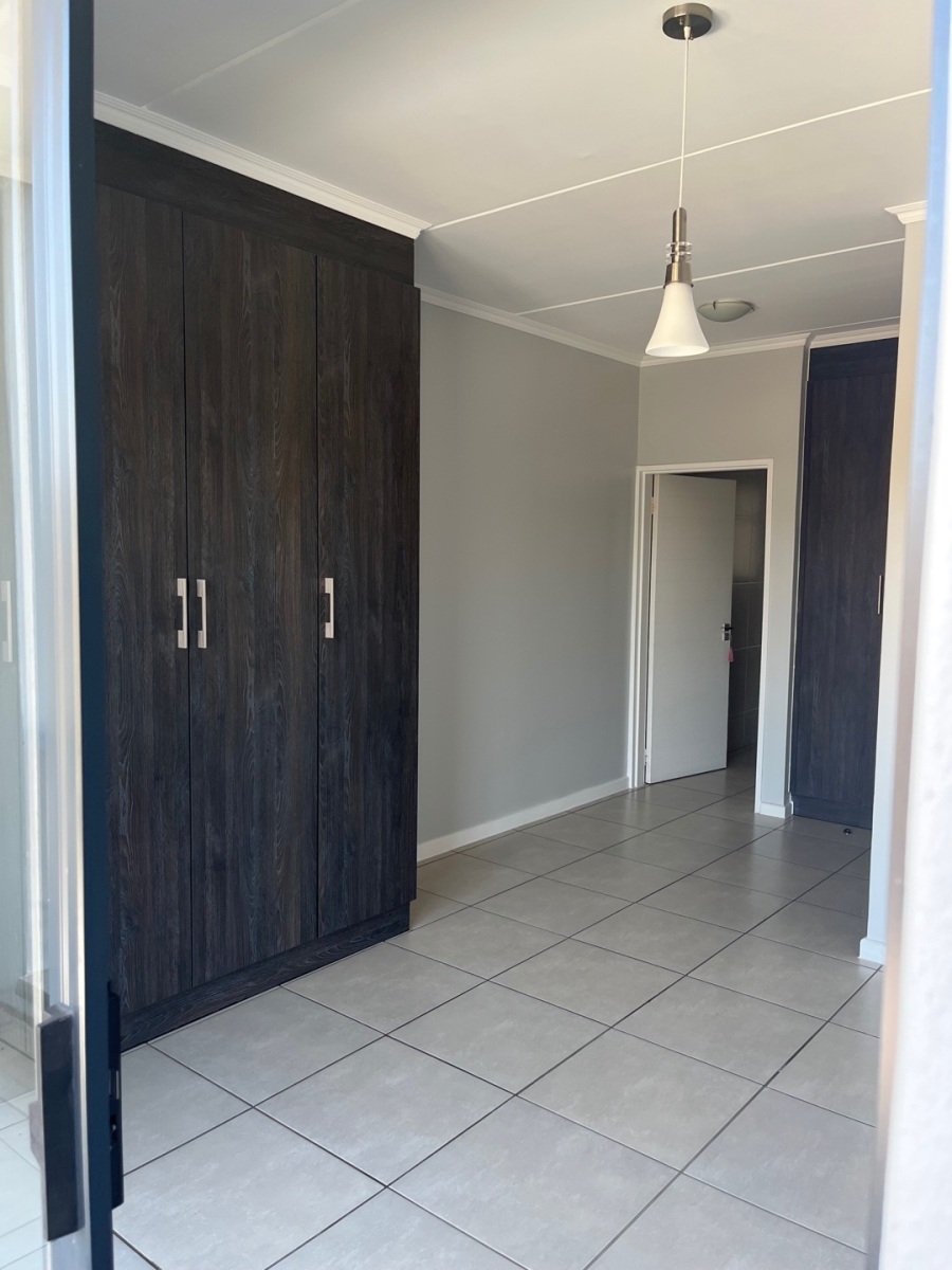 To Let 2 Bedroom Property for Rent in Olivedale Gauteng