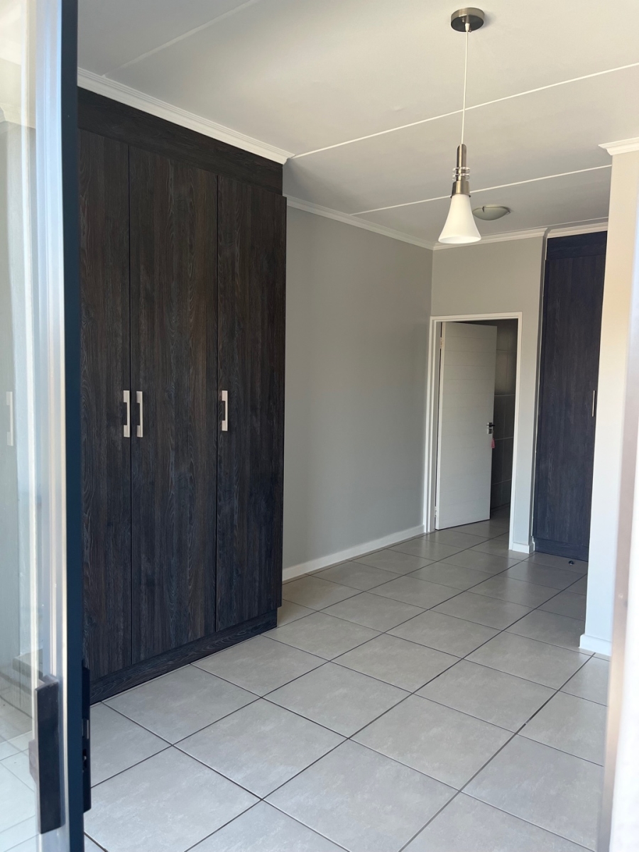 To Let 2 Bedroom Property for Rent in Olivedale Gauteng