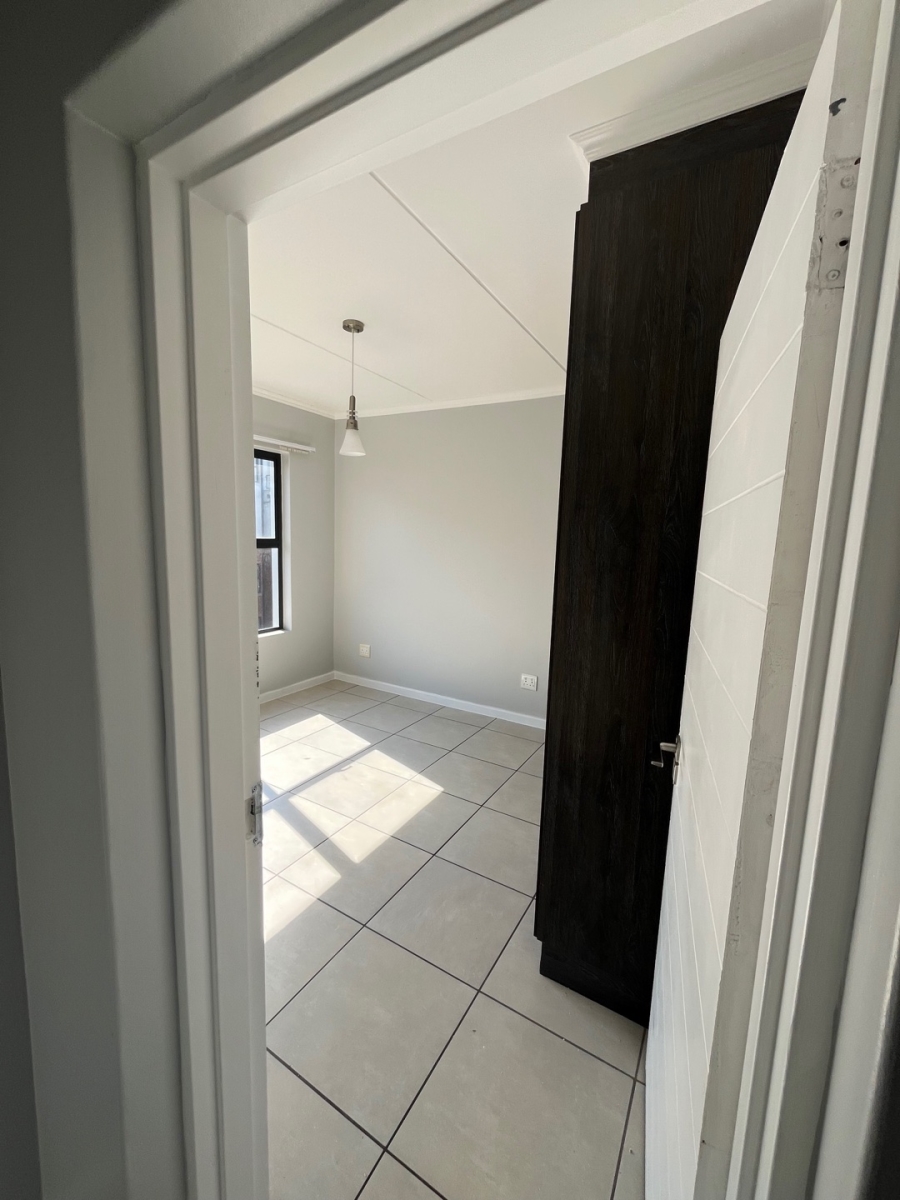 To Let 2 Bedroom Property for Rent in Olivedale Gauteng