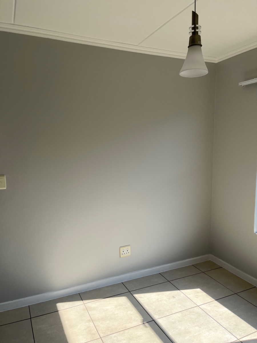 To Let 2 Bedroom Property for Rent in Olivedale Gauteng