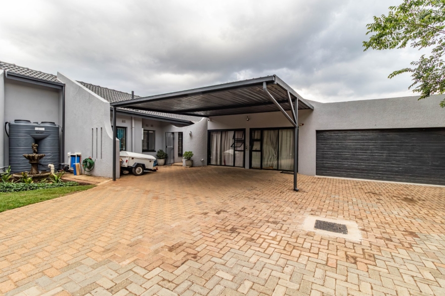 5 Bedroom Property for Sale in Pomona Gauteng