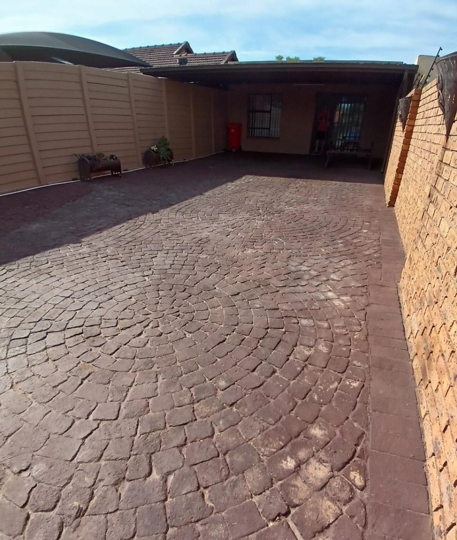 To Let 3 Bedroom Property for Rent in Van Dyk Park Gauteng