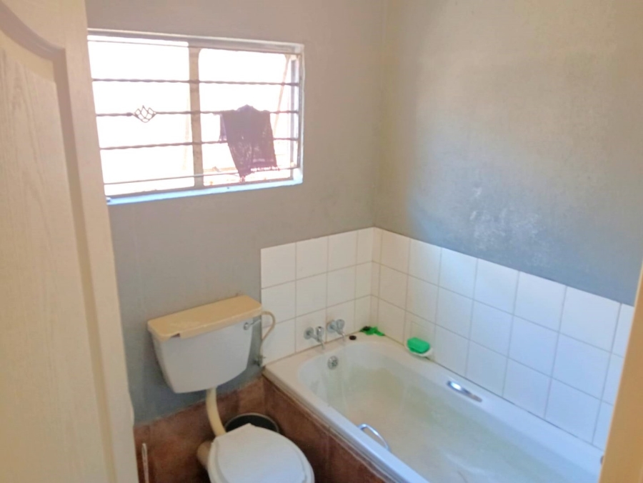 To Let 3 Bedroom Property for Rent in Ormonde Gauteng