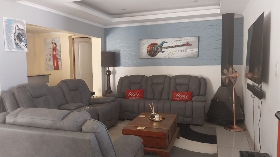 4 Bedroom Property for Sale in Mulbarton Gauteng