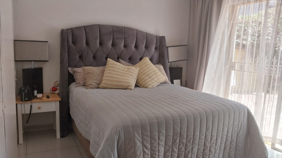 4 Bedroom Property for Sale in Mulbarton Gauteng
