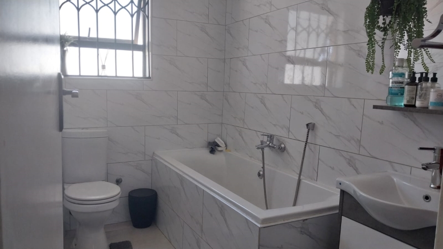 4 Bedroom Property for Sale in Mulbarton Gauteng