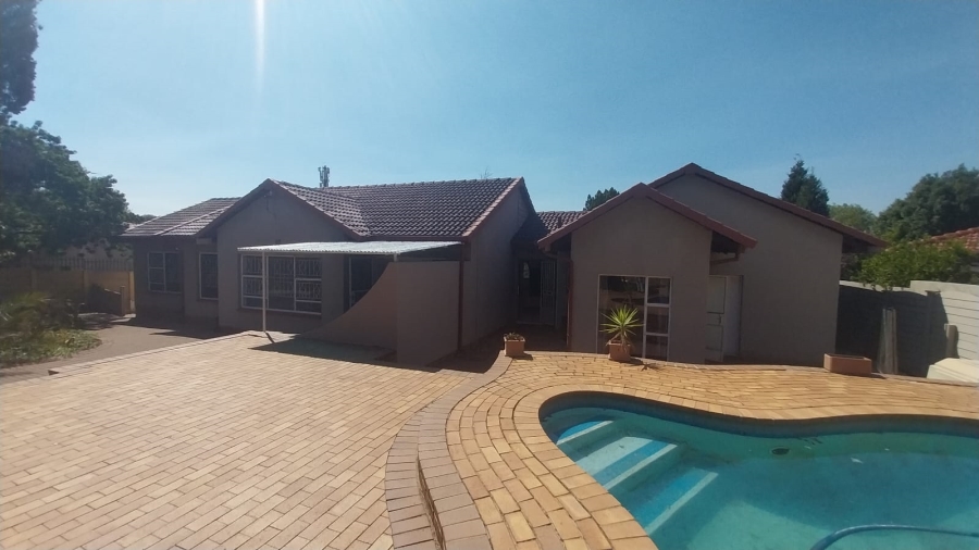 3 Bedroom Property for Sale in Mulbarton Gauteng