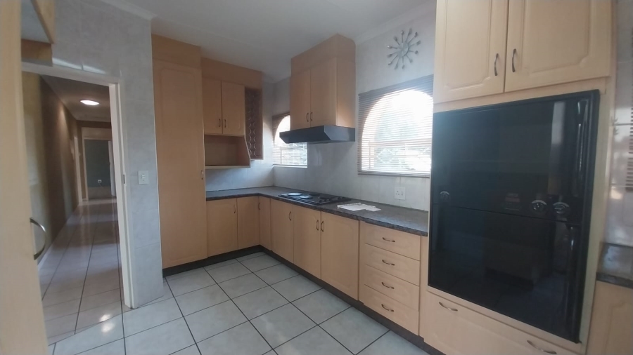 3 Bedroom Property for Sale in Mulbarton Gauteng