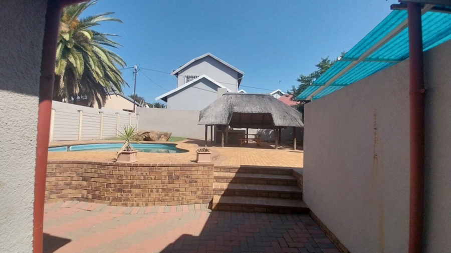 3 Bedroom Property for Sale in Mulbarton Gauteng