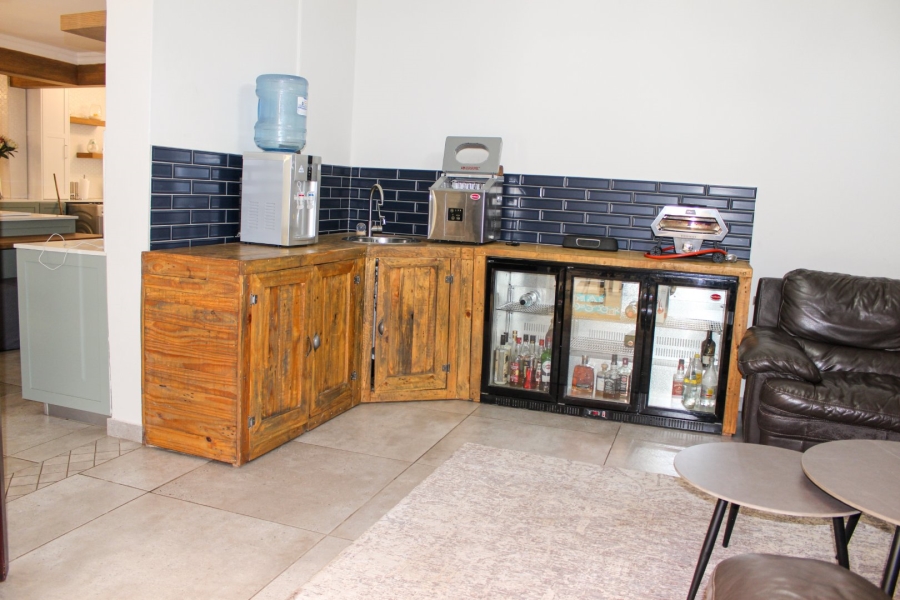 6 Bedroom Property for Sale in Midstream Estate Gauteng