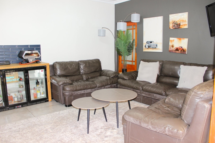 6 Bedroom Property for Sale in Midstream Estate Gauteng