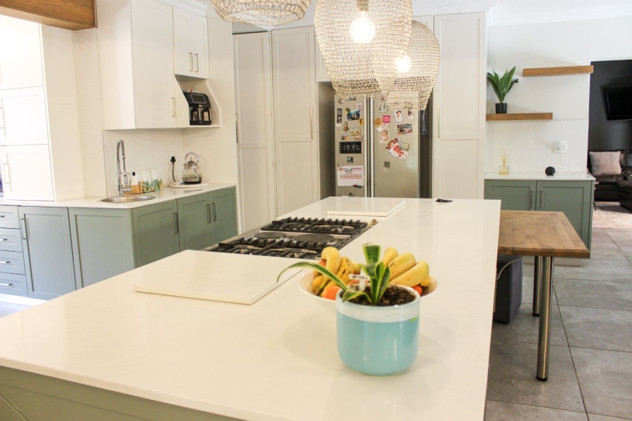 6 Bedroom Property for Sale in Midstream Estate Gauteng