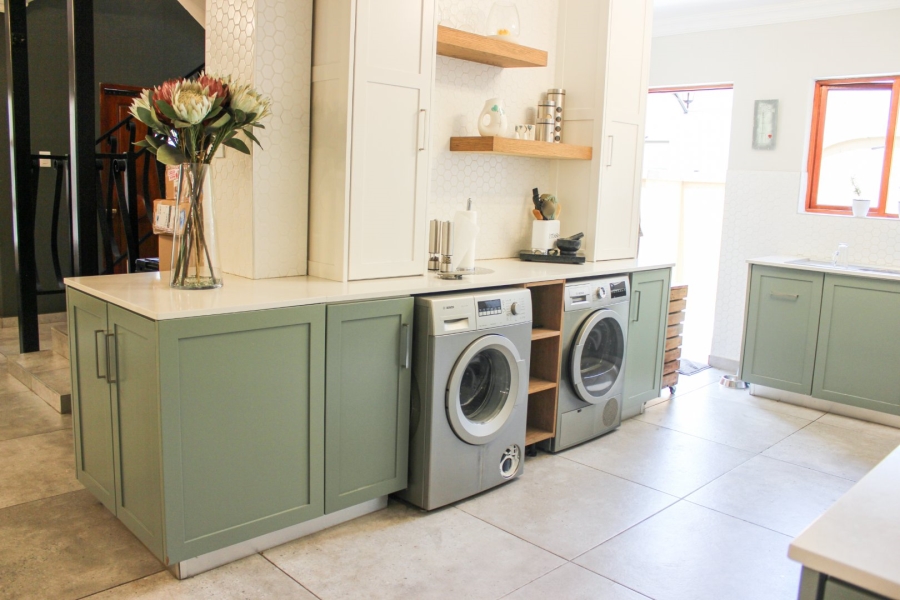 6 Bedroom Property for Sale in Midstream Estate Gauteng