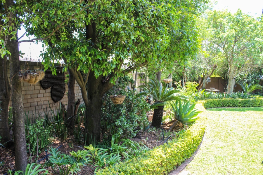 6 Bedroom Property for Sale in Midstream Estate Gauteng