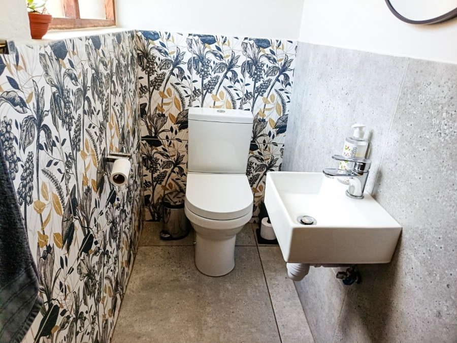 6 Bedroom Property for Sale in Midstream Estate Gauteng