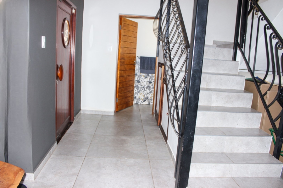 6 Bedroom Property for Sale in Midstream Estate Gauteng