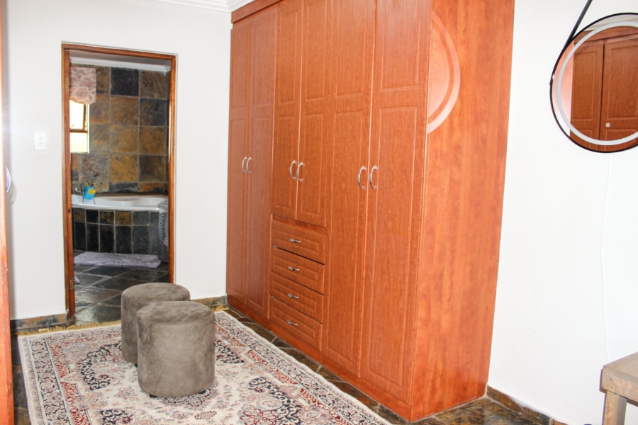 6 Bedroom Property for Sale in Midstream Estate Gauteng
