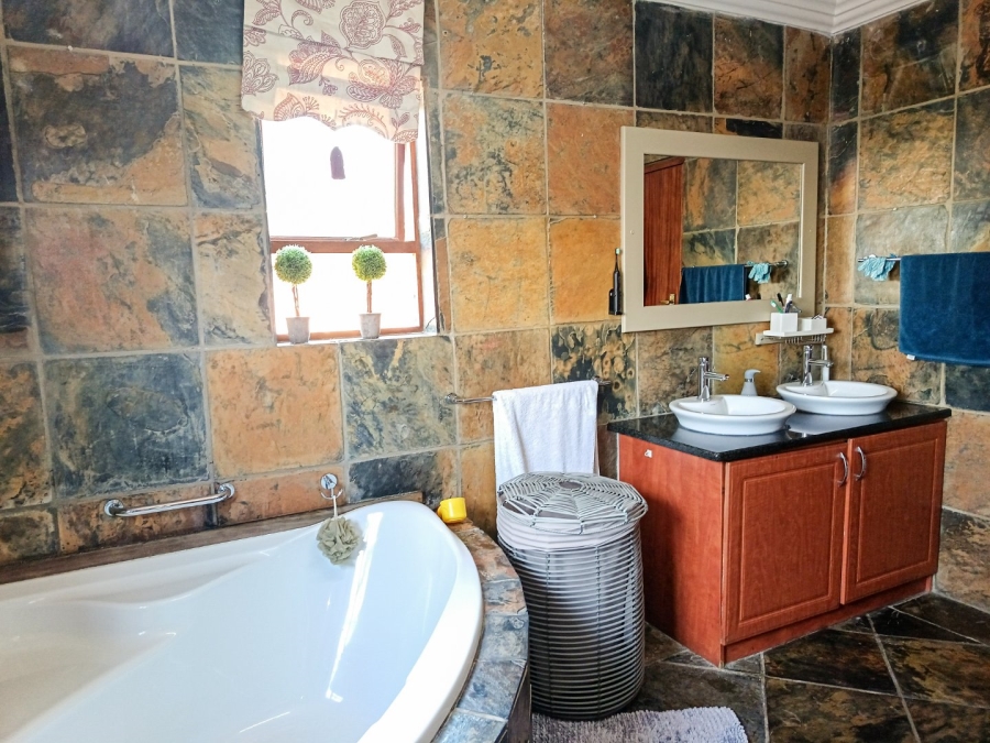 6 Bedroom Property for Sale in Midstream Estate Gauteng