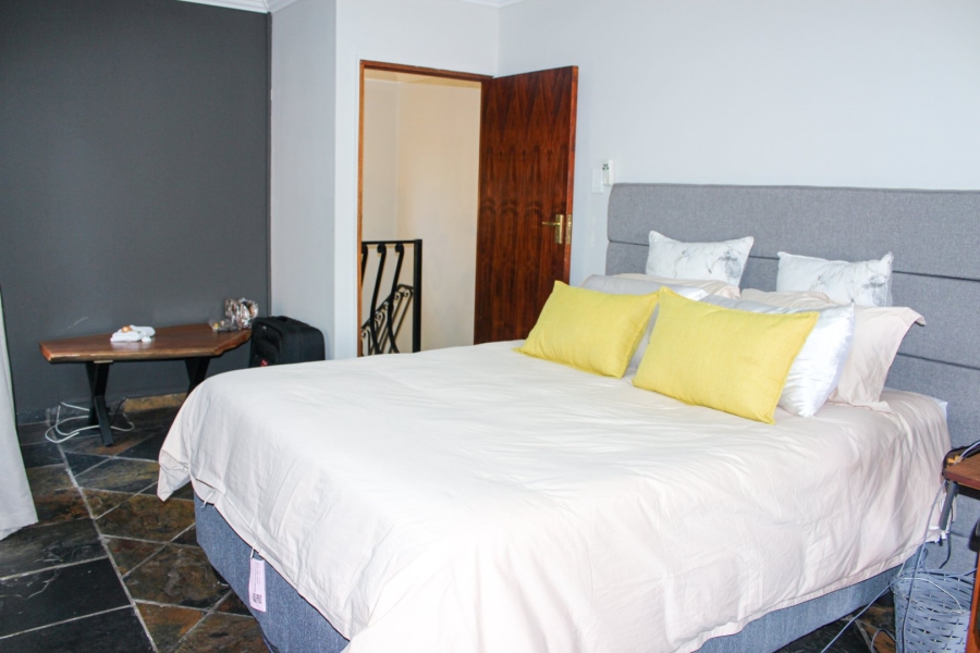 6 Bedroom Property for Sale in Midstream Estate Gauteng