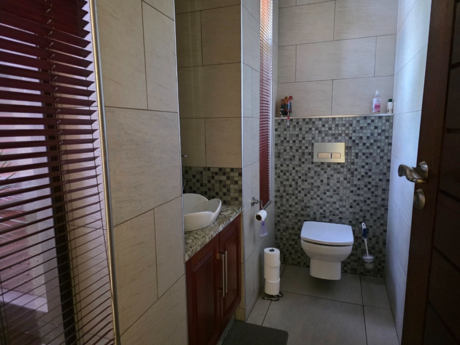 5 Bedroom Property for Sale in Emfuleni Golf Estate Gauteng