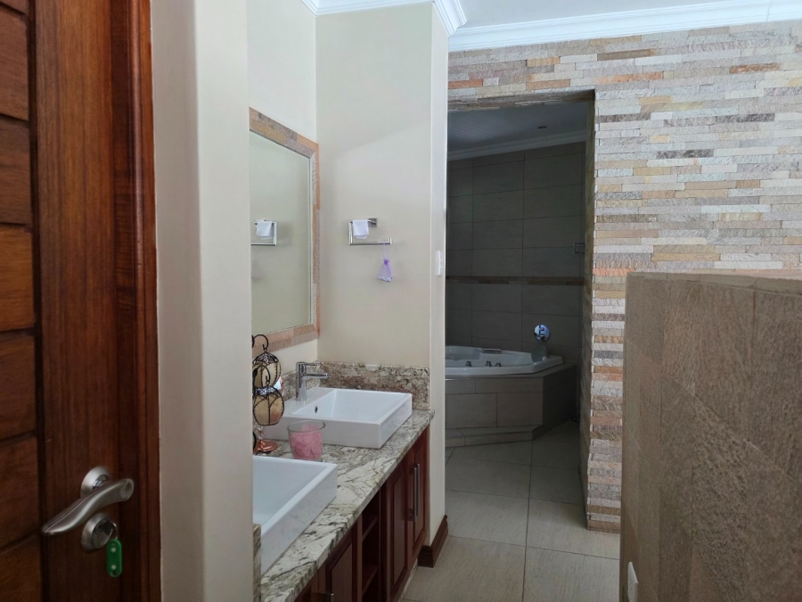 5 Bedroom Property for Sale in Emfuleni Golf Estate Gauteng