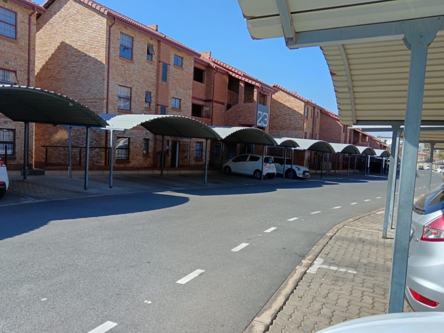 To Let 2 Bedroom Property for Rent in Noordwyk Gauteng