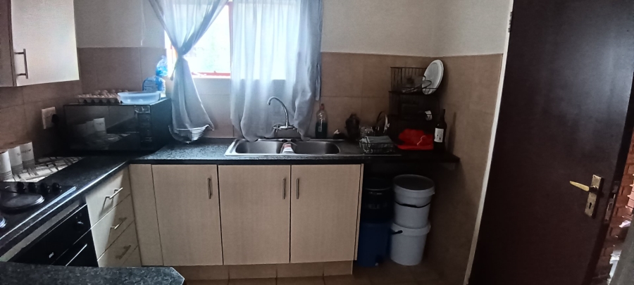 To Let 2 Bedroom Property for Rent in Noordwyk Gauteng
