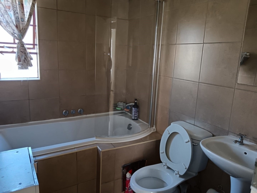 To Let 2 Bedroom Property for Rent in Noordwyk Gauteng