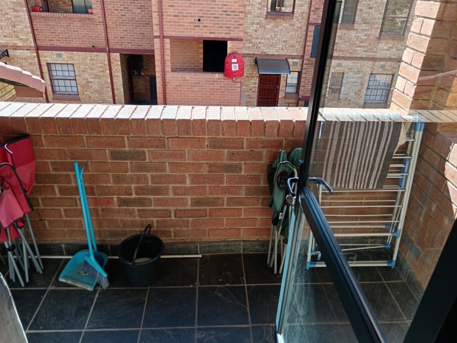 To Let 2 Bedroom Property for Rent in Noordwyk Gauteng