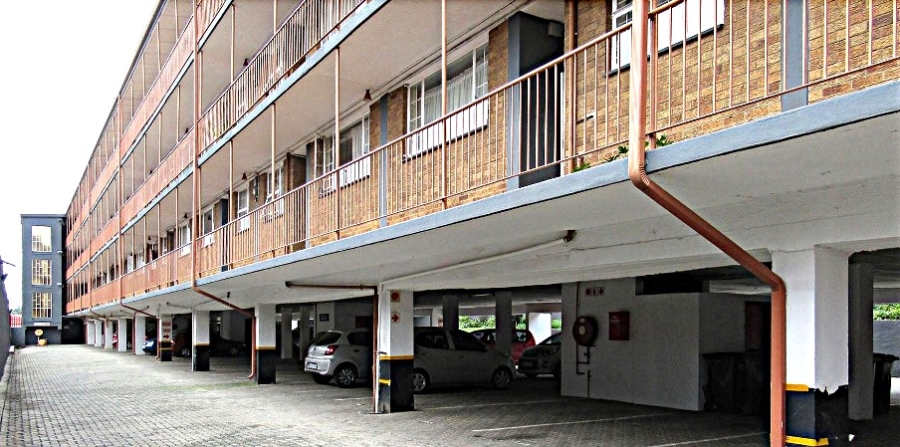 1 Bedroom Property for Sale in Florida Lake Gauteng