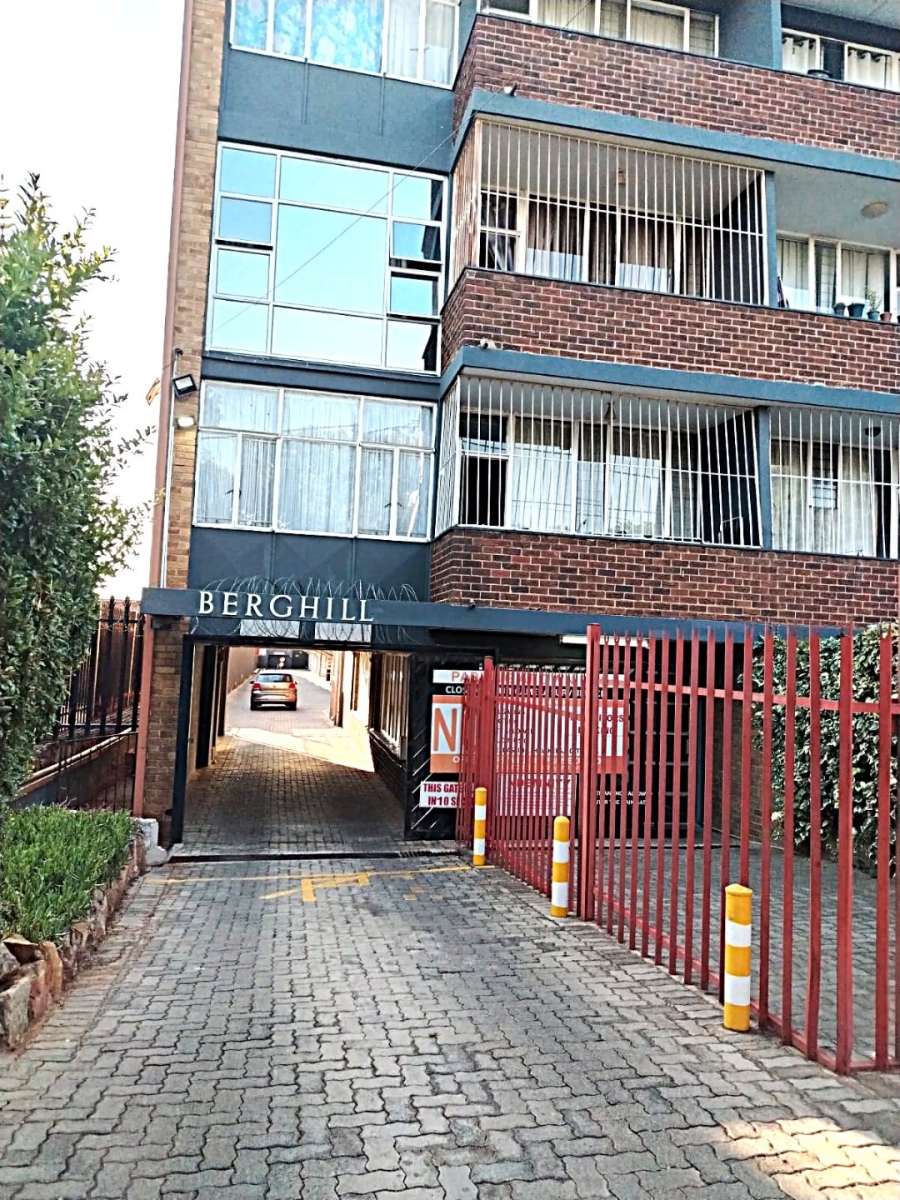 1 Bedroom Property for Sale in Florida Lake Gauteng