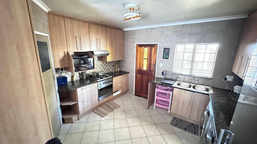 To Let 2 Bedroom Property for Rent in Lyttelton Manor Gauteng