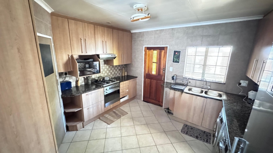 To Let 2 Bedroom Property for Rent in Lyttelton Manor Gauteng