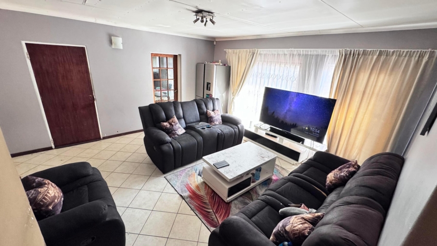 To Let 2 Bedroom Property for Rent in Lyttelton Manor Gauteng