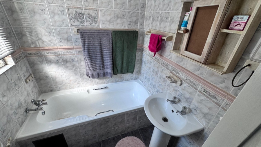 To Let 2 Bedroom Property for Rent in Lyttelton Manor Gauteng